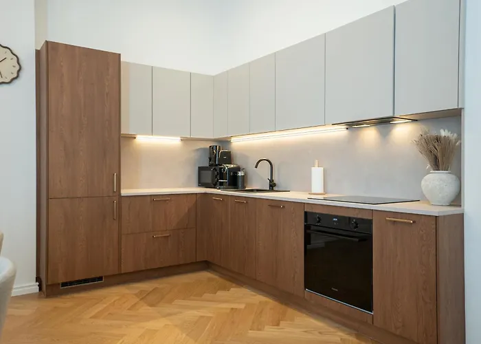 Modern 2-bedroom Flat - Prime Landstrasse Location