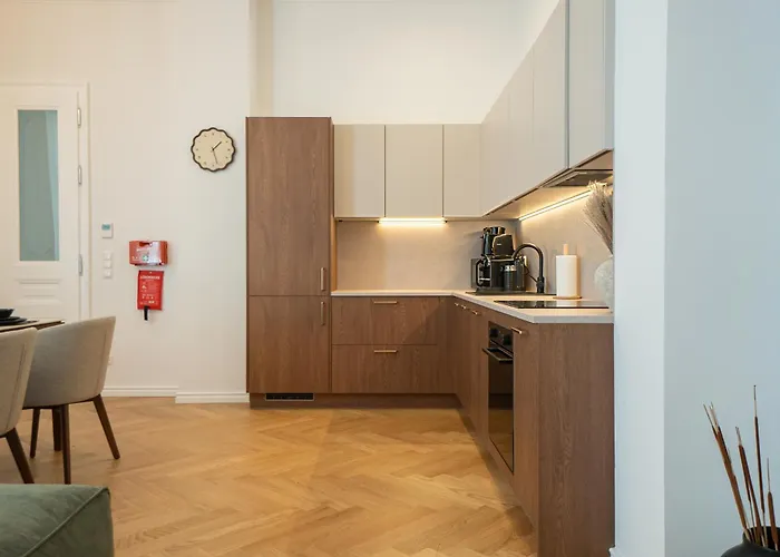 Modern 2-bedroom Flat - Prime Landstrasse Location * Viena