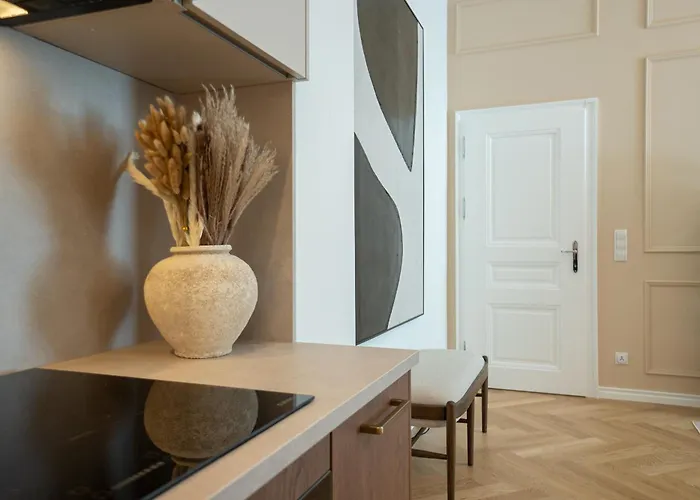 Modern 2-bedroom Flat - Prime Landstrasse Location