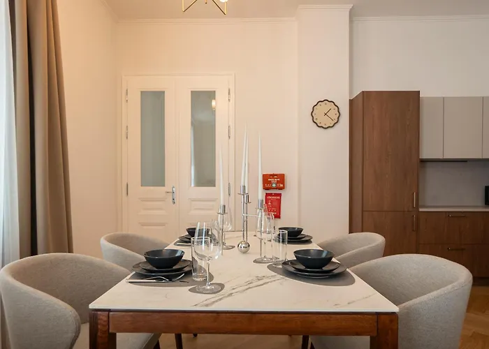 Modern 2-bedroom Flat - Prime Landstrasse Location