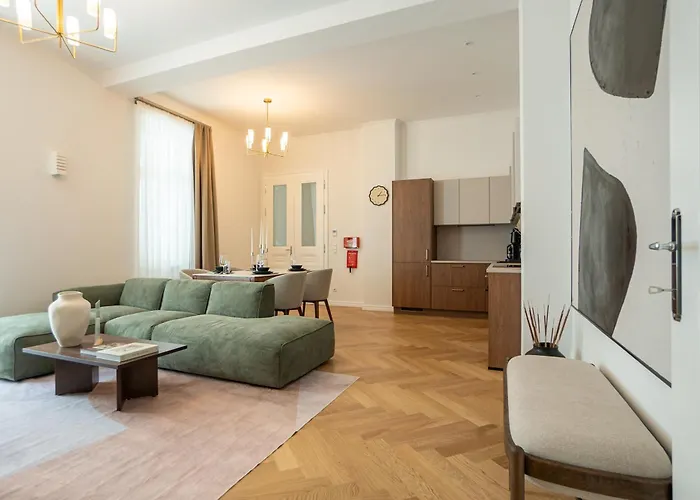 Modern 2-bedroom Flat - Prime Landstrasse Location