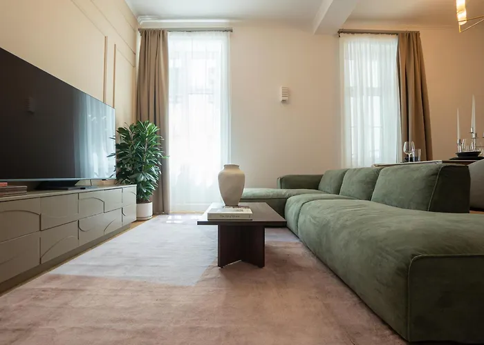 Modern 2-bedroom Flat - Prime Landstrasse Location *