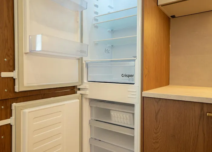 Modern 2-bedroom Flat - Prime Landstrasse Location *