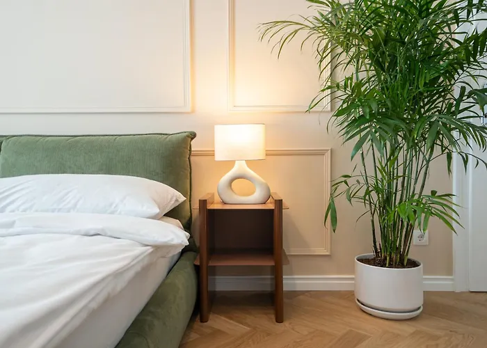 Modern 2-bedroom Flat - Prime Landstrasse Location