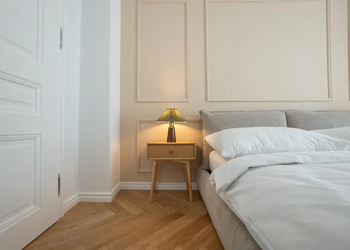 Modern 2-bedroom Flat - Prime Landstrasse Location