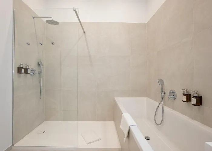 Modern 2-bedroom Flat - Prime Landstrasse Location Viena