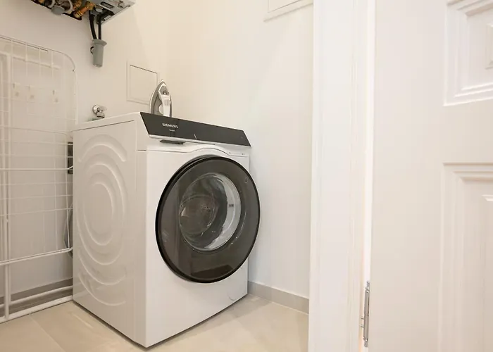 Apartamento Modern 2-bedroom Flat - Prime Landstrasse Location *