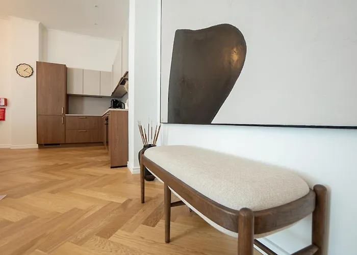 Modern 2-bedroom Flat - Prime Landstrasse Location